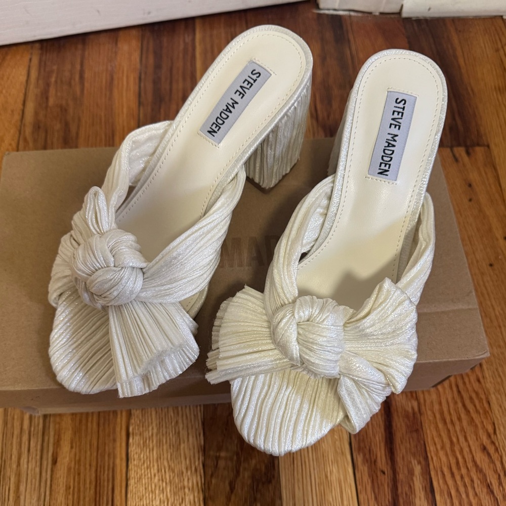 Steve Madden Women's Ivory Deacon Knot Heeled Slides